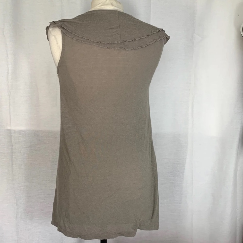 Short Sleeve Ruffled Cardigan - Picture 3 of 4